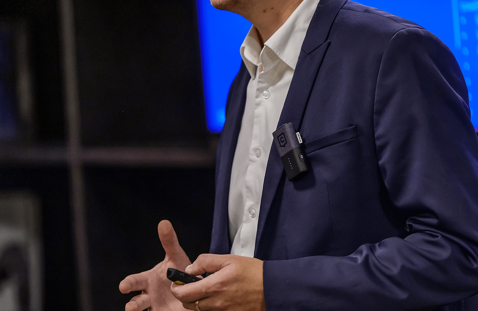 A person’s close-up of an easy Catchbox Clip presenter microphone attachment that requires no wires for the person speaking.